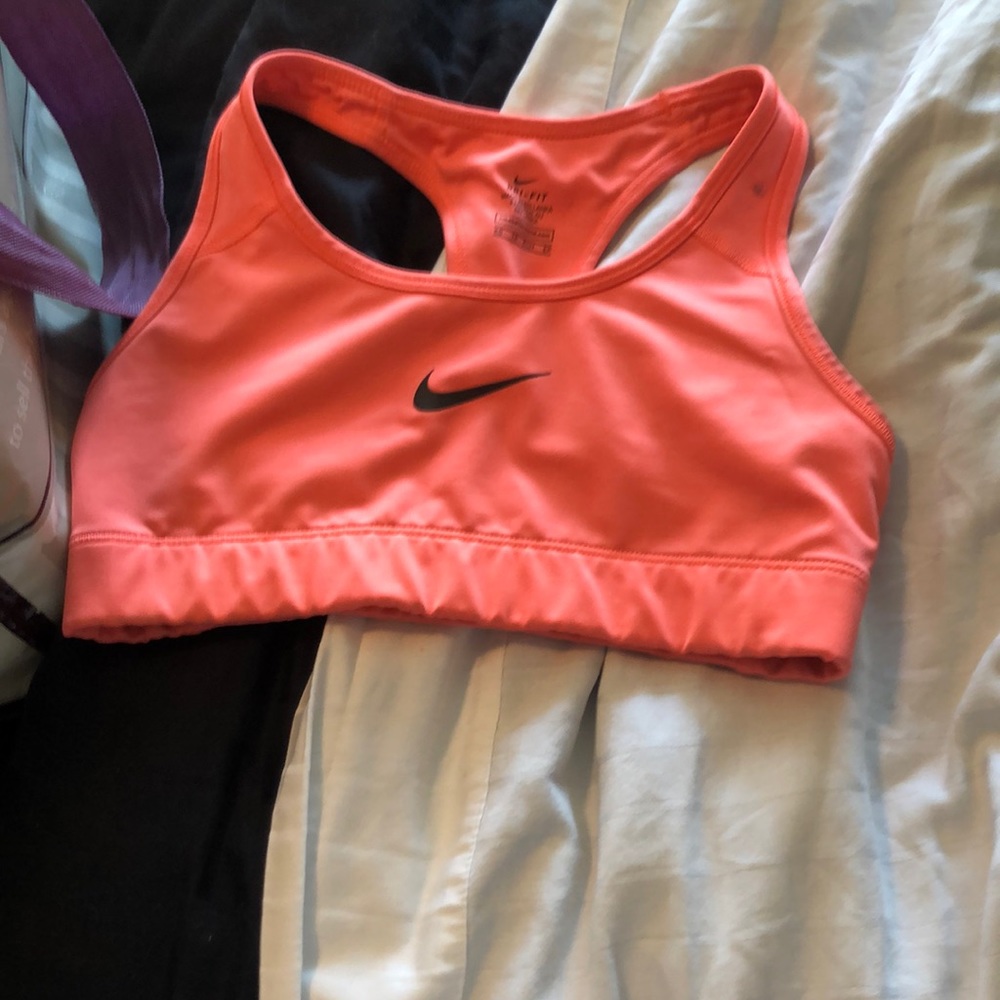 sports bra